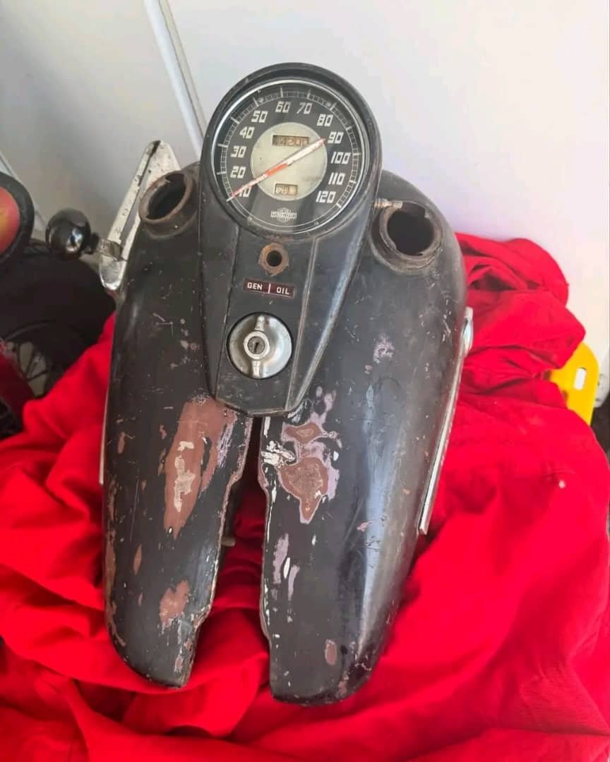 1947 Knucklehead tanks