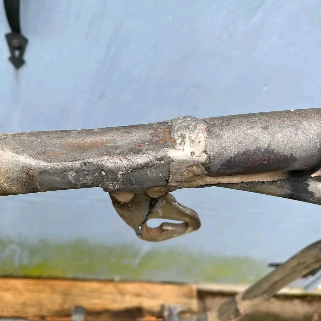 Original Harley 49-50 wishbone frame - Image 3